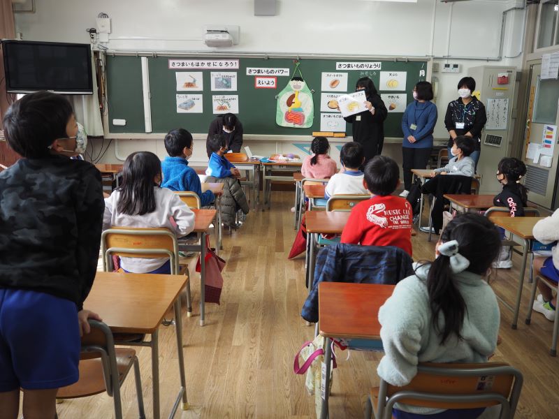 栄養学部の学生が太山寺小学校で食育授業を行いました